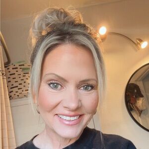 Meet your Posher, Lara